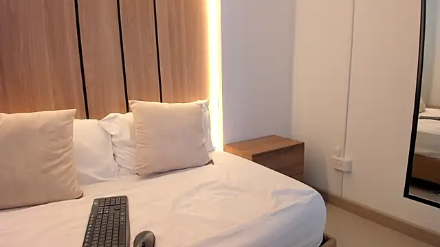 cloee20_'s cam snapshot