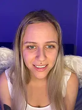 lunawolf21's cam snapshot