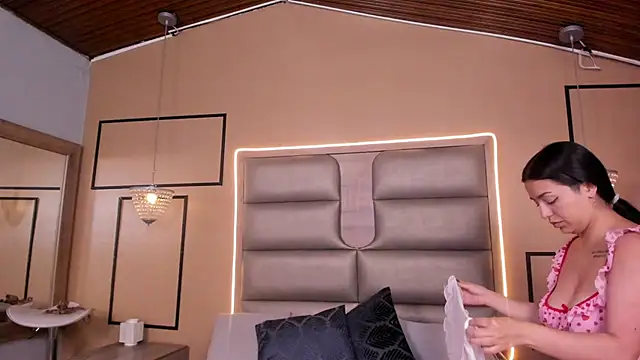 CAYLINCOLLINS live sex cam