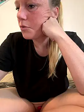 MoniqueLaFee live sex cam