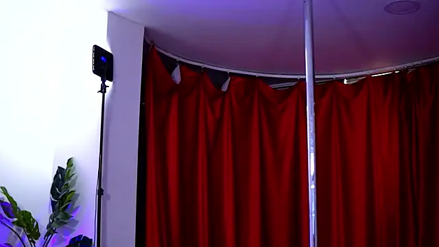 NatyDesiree live sex cam