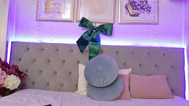 EllaMilf_ live sex cam