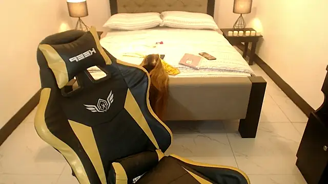 RealHugeCockTs live sex cam