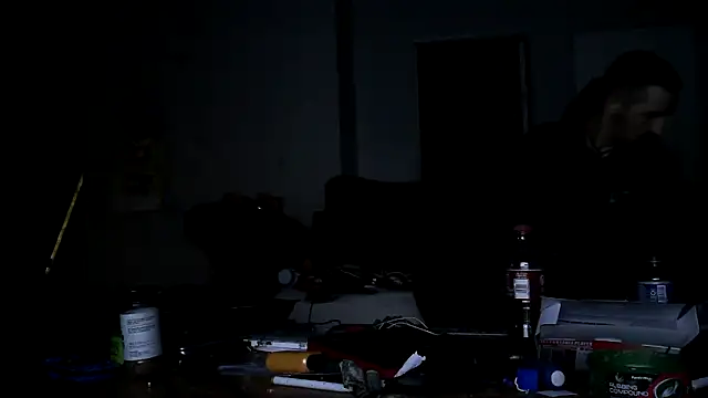 Bi_curious86 live sex cam