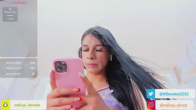 valirya_devote live sex cam
