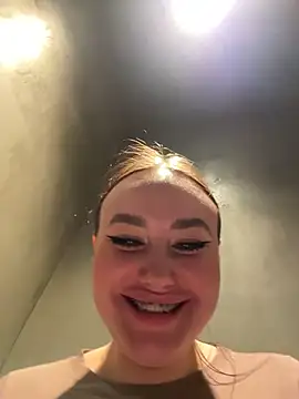 KiraSunshine live sex cam