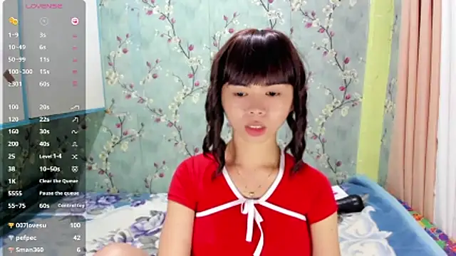 UrHotSexyShine live sex cam