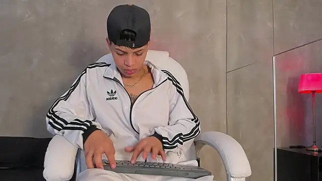 Renzo_Dogan's cam snapshot