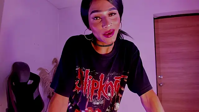 carolinemiller7 live sex cam