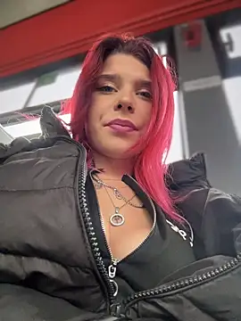 RiriRoseey live sex cam