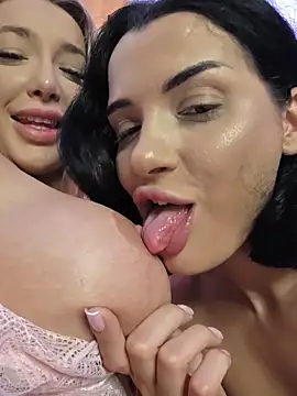 NaughtyChloe live sex cam