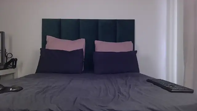 THROATGOATxo live sex cam