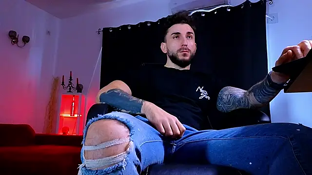 MightyAaron66 live sex cam