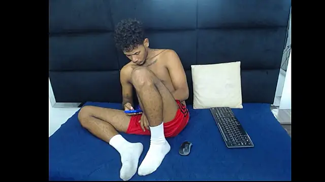 Straight_latinX live sex cam