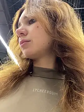 QuitieLia live sex cam