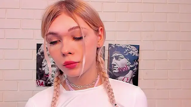 Blondy_Fina live sex cam