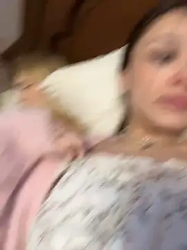 ErikaMuse's cam snapshot