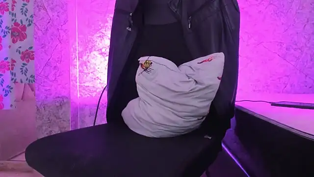 AnddieBaker live sex cam