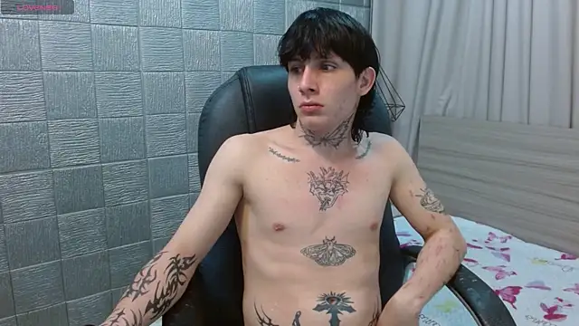Iantwink18 live sex cam