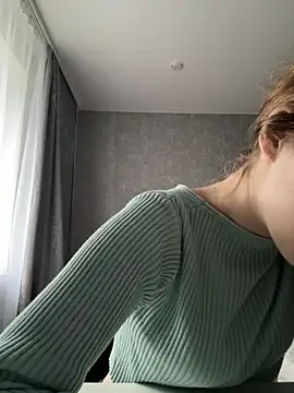 Holy_Poly live sex cam