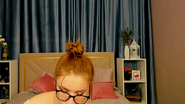 ElisGlow's cam snapshot