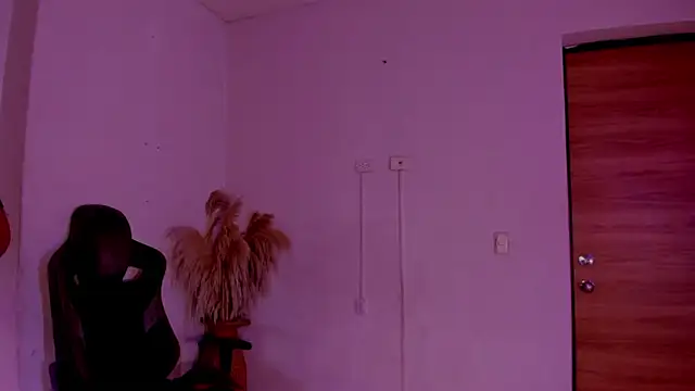 carolinemiller7 live sex cam