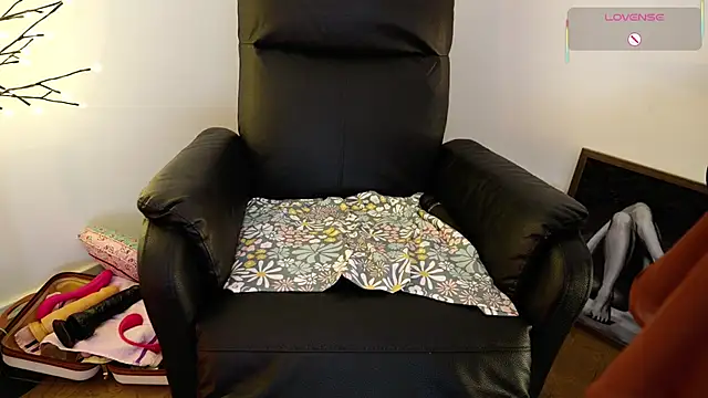 GingerAleMILF live sex cam