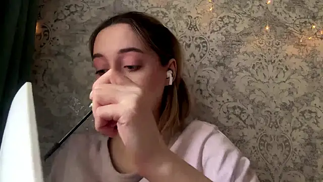 Emily_lyy's cam snapshot