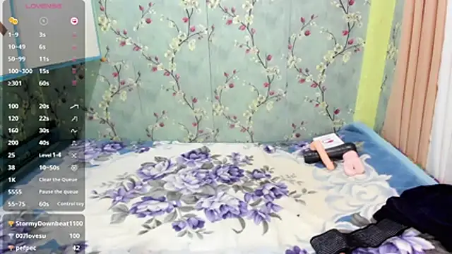 UrHotSexyShine live sex cam