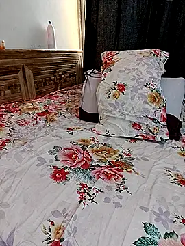 kaamuk_shweta live sex cam