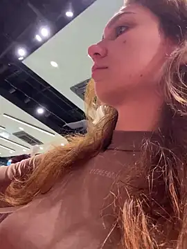 QuitieLia live sex cam