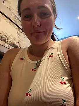 BustyBonnieUK live sex cam