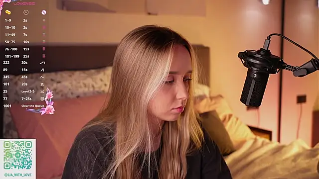 HollisBeckett live sex cam