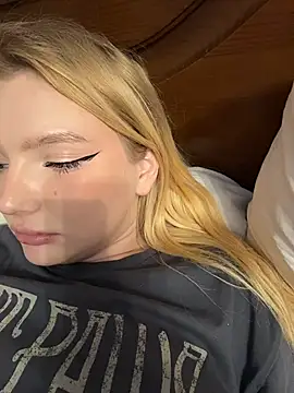 ErikaMuse's cam snapshot