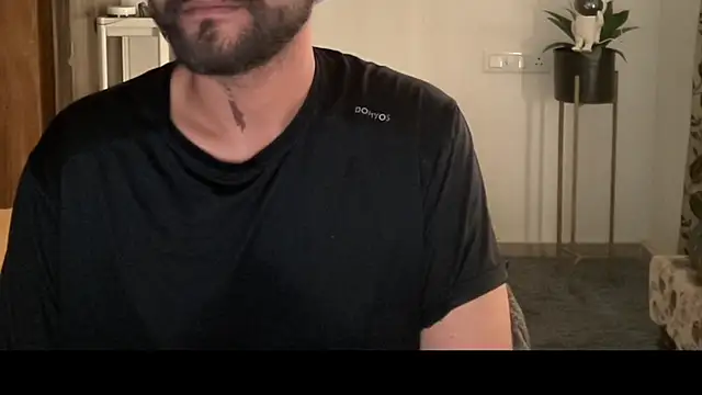 MakeMeAwareAah's cam snapshot