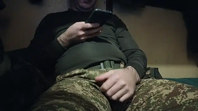 vladyslav18_'s cam snapshot