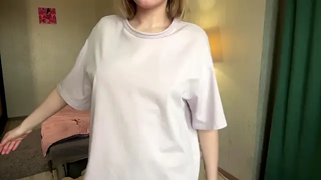 Emily_lyy live sex cam