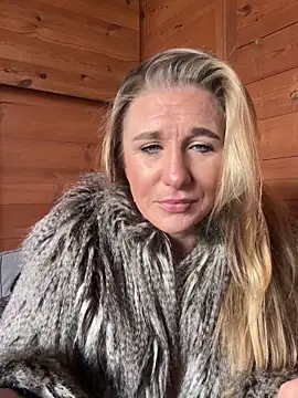 MimiMaee's cam snapshot