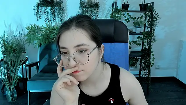 VirtuallVoyant live sex cam