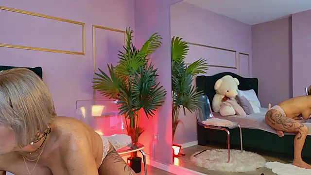 KirraWhite live sex cam