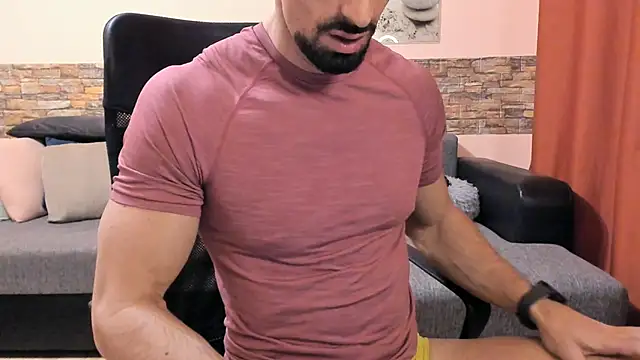 HotHunkTrainer live sex cam