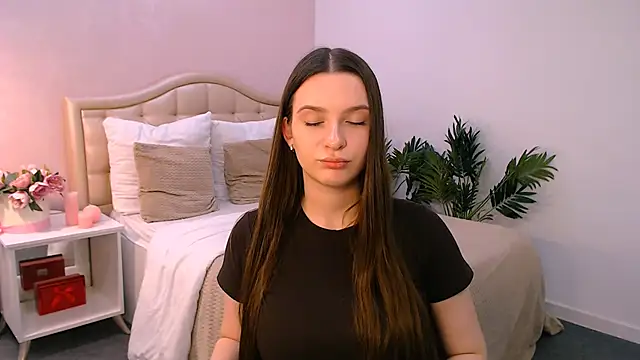 charming_berry's cam snapshot