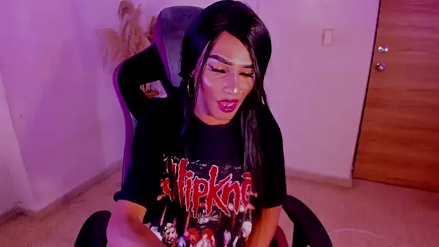 carolinemiller7 live sex cam