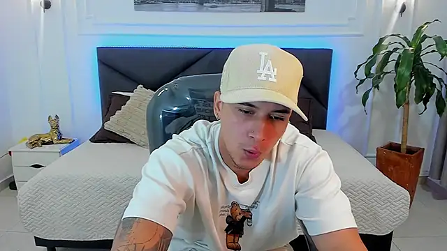 Damian23__ live sex cam