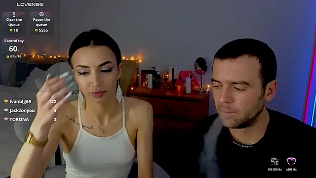 AdeleLaCr0ix live sex cam