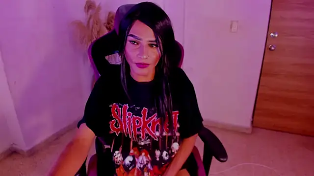 carolinemiller7 live sex cam