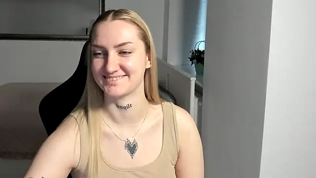 AlexaTease's cam snapshot