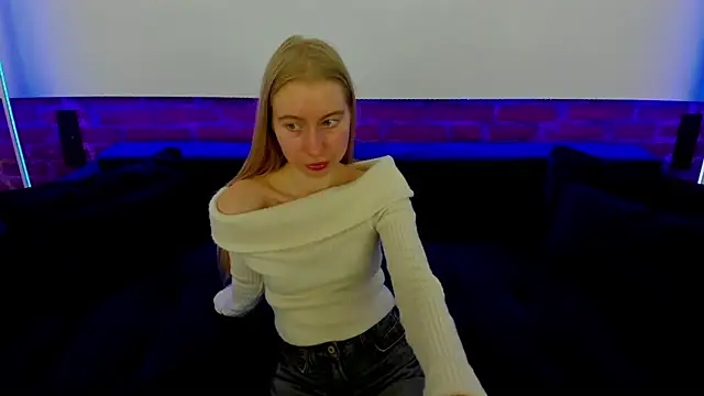 Alina_Blonde's cam snapshot