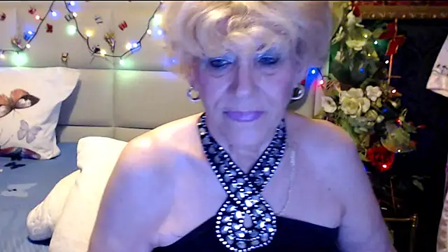 HappyWomanOn's cam snapshot