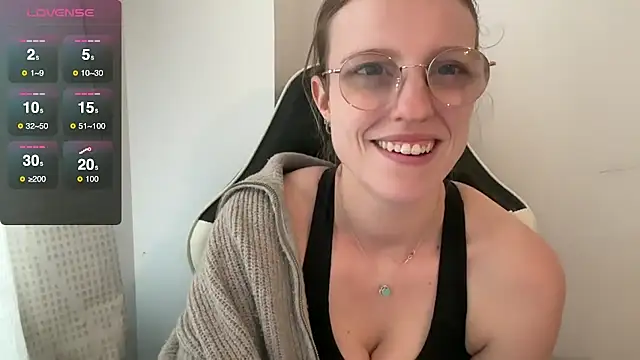 BustyKellyXXX's cam snapshot